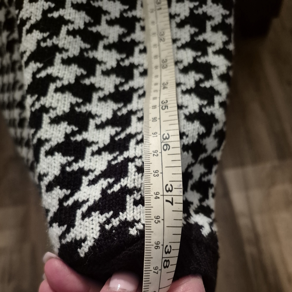 Black and White Knit Houndstooth Midi Dress. - Picture 5 of 6